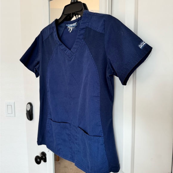 Buttersoft Scrub Top - Picture 2 of 7